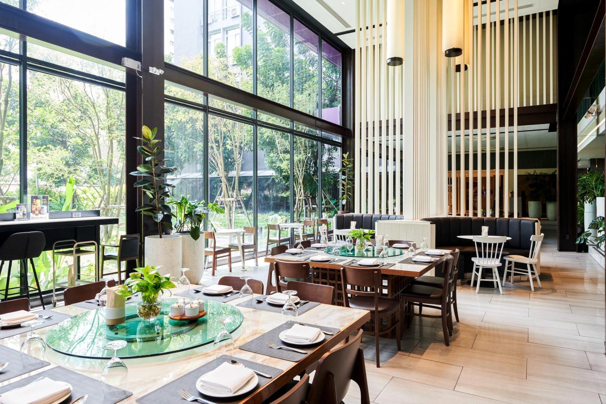 Tk Palace Hotel & Convention Банкок Екстериор снимка