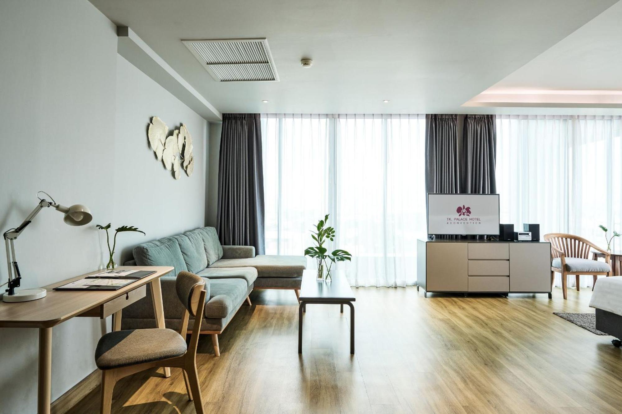 Tk Palace Hotel & Convention Банкок Екстериор снимка