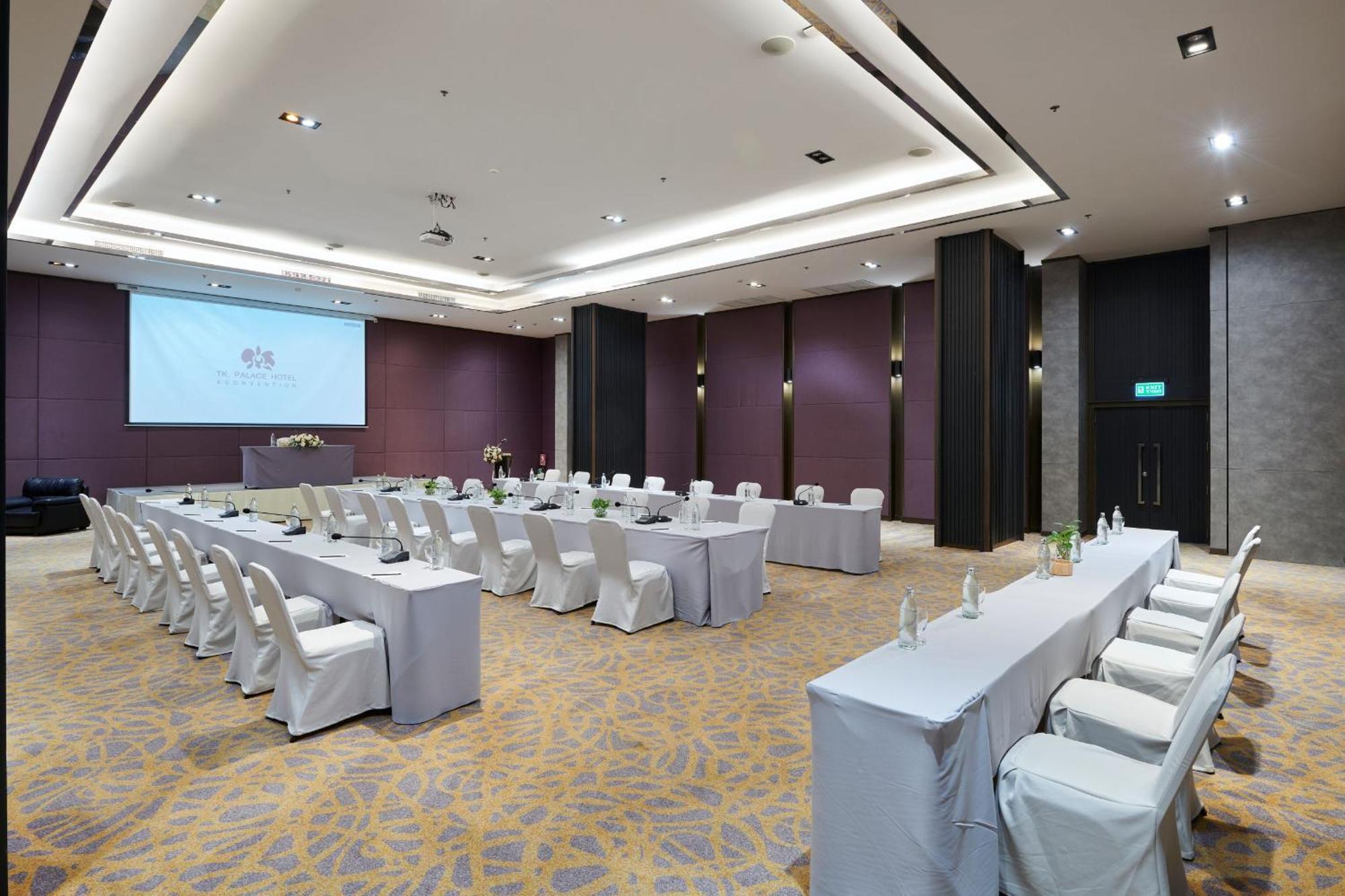 Tk Palace Hotel & Convention Банкок Екстериор снимка