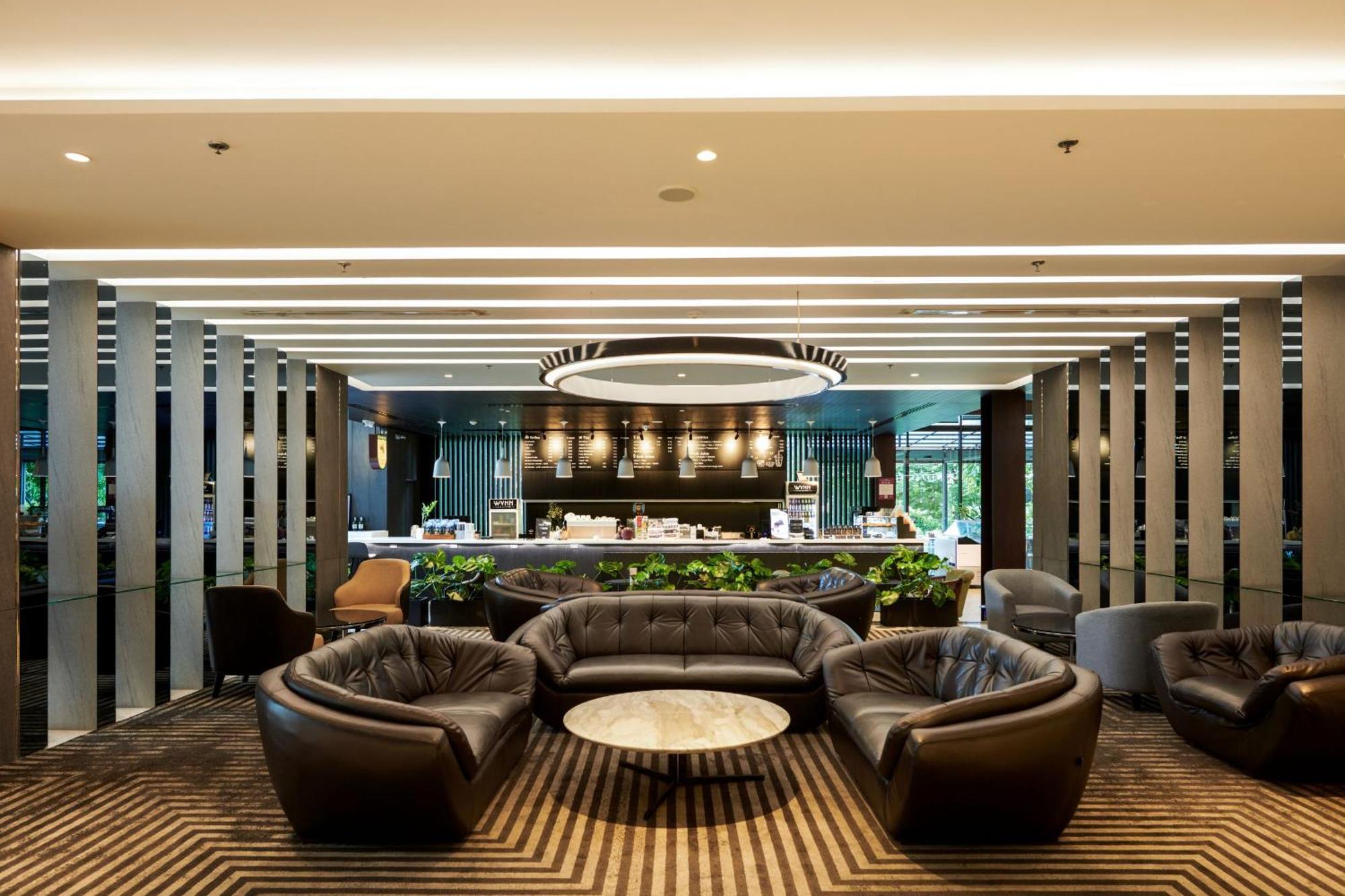 Tk Palace Hotel & Convention Банкок Екстериор снимка